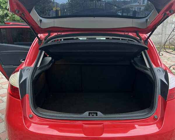 Красный Рено Меган, объемом двигателя 1.5 л и пробегом 231 тыс. км за 6200 $, фото 13 на Automoto.ua