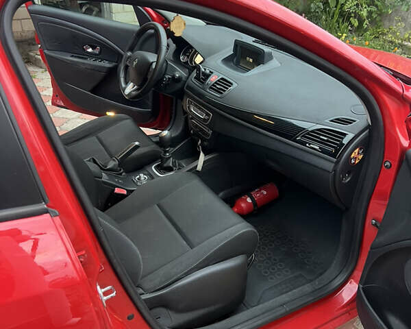 Красный Рено Меган, объемом двигателя 1.5 л и пробегом 231 тыс. км за 6200 $, фото 15 на Automoto.ua