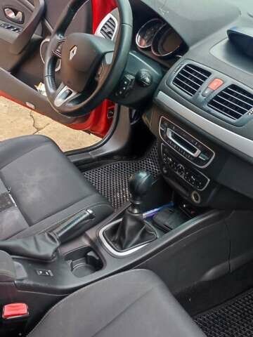 Красный Рено Меган, объемом двигателя 1.4 л и пробегом 195 тыс. км за 5000 $, фото 4 на Automoto.ua