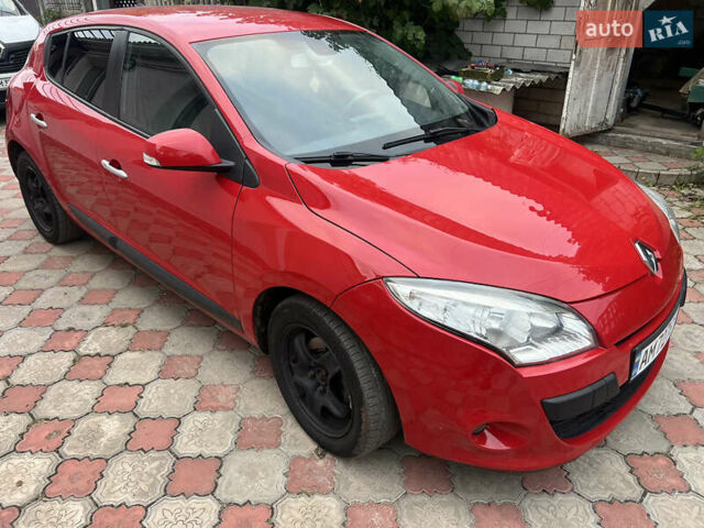 Красный Рено Меган, объемом двигателя 1.5 л и пробегом 231 тыс. км за 6200 $, фото 10 на Automoto.ua