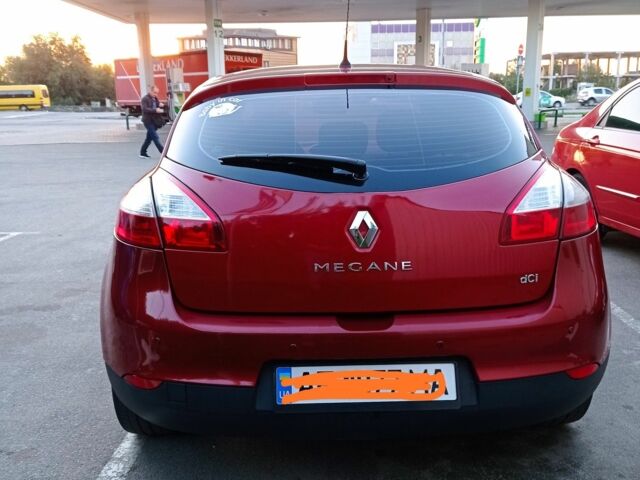 Красный Рено Меган, объемом двигателя 1.5 л и пробегом 350 тыс. км за 5500 $, фото 1 на Automoto.ua