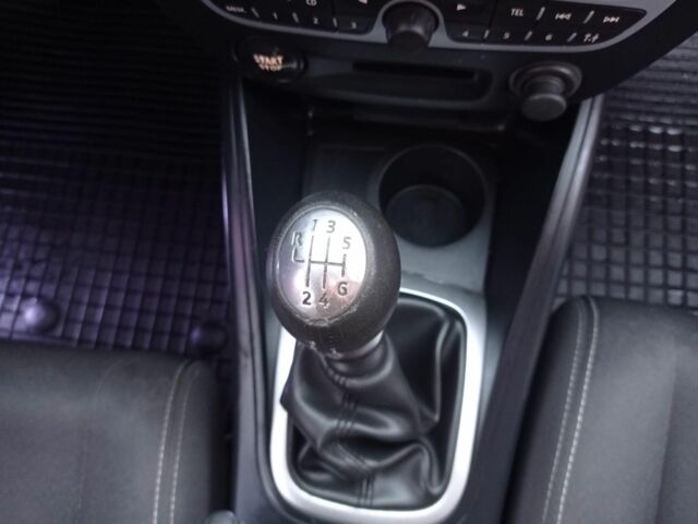 Красный Рено Меган, объемом двигателя 1.5 л и пробегом 350 тыс. км за 5500 $, фото 4 на Automoto.ua