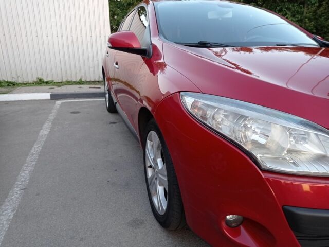 Красный Рено Меган, объемом двигателя 1.5 л и пробегом 350 тыс. км за 5500 $, фото 7 на Automoto.ua