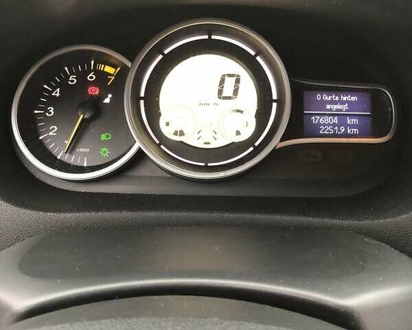 Червоний Рено Меган, об'ємом двигуна 1.6 л та пробігом 176 тис. км за 6799 $, фото 47 на Automoto.ua