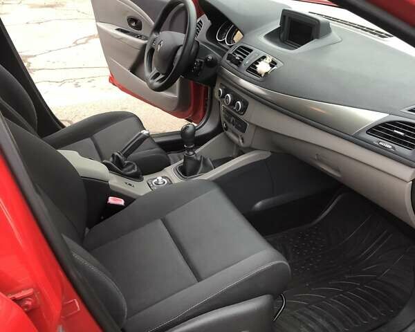 Червоний Рено Меган, об'ємом двигуна 1.6 л та пробігом 176 тис. км за 6799 $, фото 22 на Automoto.ua