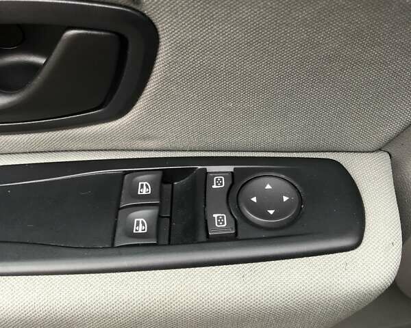 Червоний Рено Меган, об'ємом двигуна 1.6 л та пробігом 176 тис. км за 6799 $, фото 51 на Automoto.ua