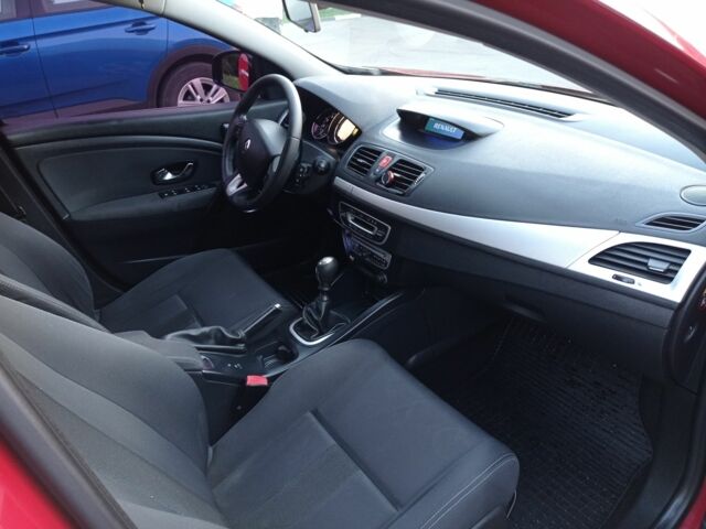 Красный Рено Меган, объемом двигателя 1.5 л и пробегом 350 тыс. км за 5500 $, фото 6 на Automoto.ua