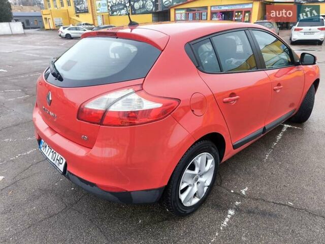 Красный Рено Меган, объемом двигателя 1.5 л и пробегом 269 тыс. км за 7000 $, фото 4 на Automoto.ua