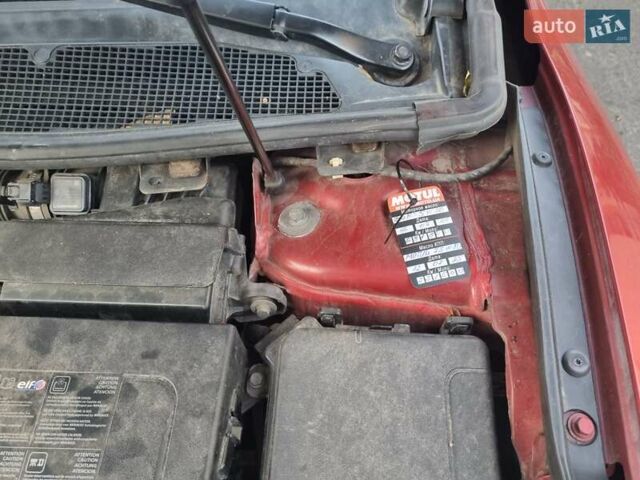 Красный Рено Меган, объемом двигателя 1.46 л и пробегом 235 тыс. км за 7200 $, фото 26 на Automoto.ua