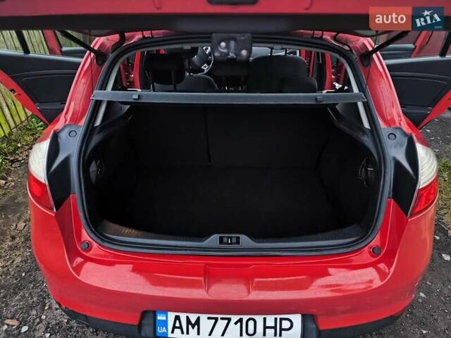 Красный Рено Меган, объемом двигателя 1.5 л и пробегом 269 тыс. км за 7000 $, фото 7 на Automoto.ua