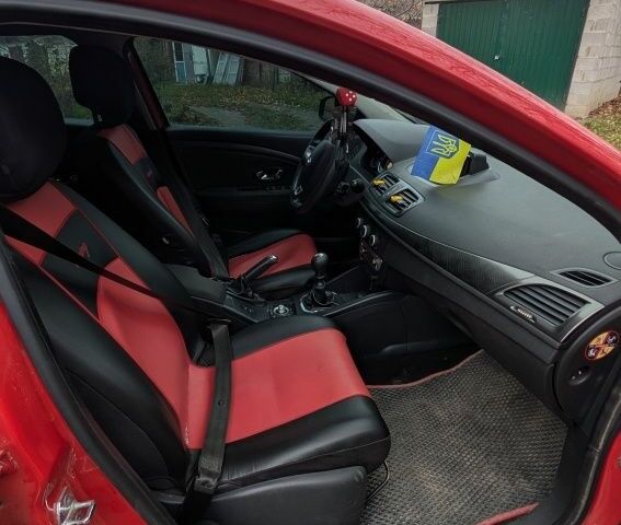 Червоний Рено Меган, об'ємом двигуна 1.5 л та пробігом 239 тис. км за 6300 $, фото 5 на Automoto.ua