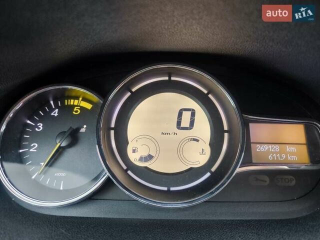 Красный Рено Меган, объемом двигателя 1.5 л и пробегом 269 тыс. км за 7000 $, фото 10 на Automoto.ua