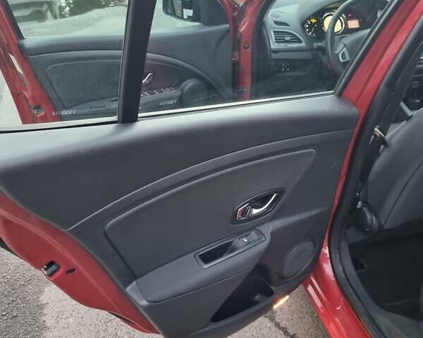 Красный Рено Меган, объемом двигателя 1.46 л и пробегом 235 тыс. км за 7200 $, фото 11 на Automoto.ua