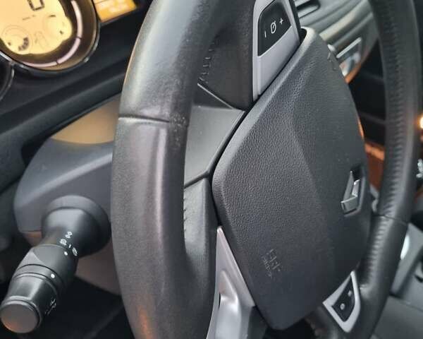 Красный Рено Меган, объемом двигателя 1.46 л и пробегом 235 тыс. км за 7200 $, фото 14 на Automoto.ua