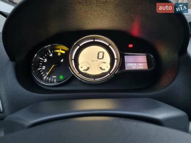 Красный Рено Меган, объемом двигателя 1.46 л и пробегом 235 тыс. км за 7200 $, фото 5 на Automoto.ua