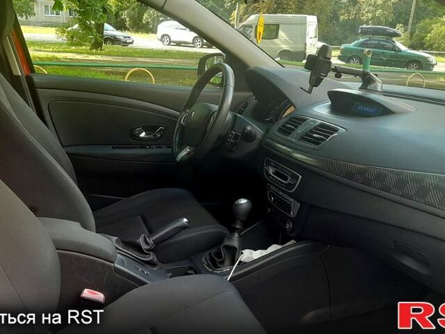 Красный Рено Меган, объемом двигателя 1.5 л и пробегом 234 тыс. км за 7800 $, фото 6 на Automoto.ua