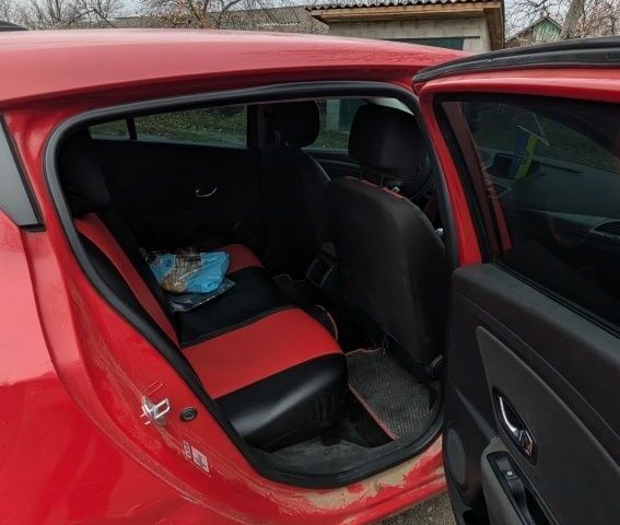 Червоний Рено Меган, об'ємом двигуна 1.5 л та пробігом 239 тис. км за 6300 $, фото 3 на Automoto.ua