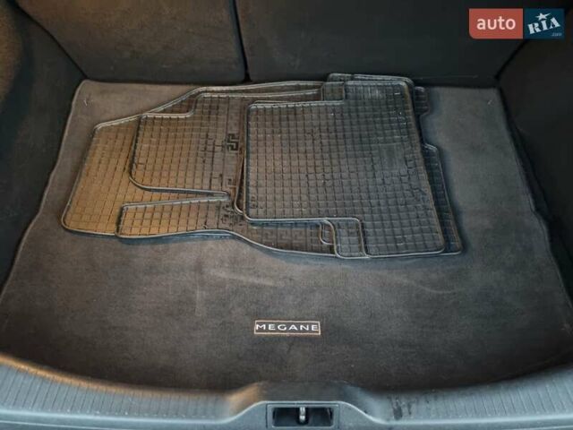 Красный Рено Меган, объемом двигателя 1.46 л и пробегом 235 тыс. км за 7200 $, фото 2 на Automoto.ua
