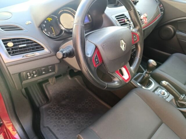 Красный Рено Меган, объемом двигателя 1.5 л и пробегом 202 тыс. км за 7950 $, фото 3 на Automoto.ua