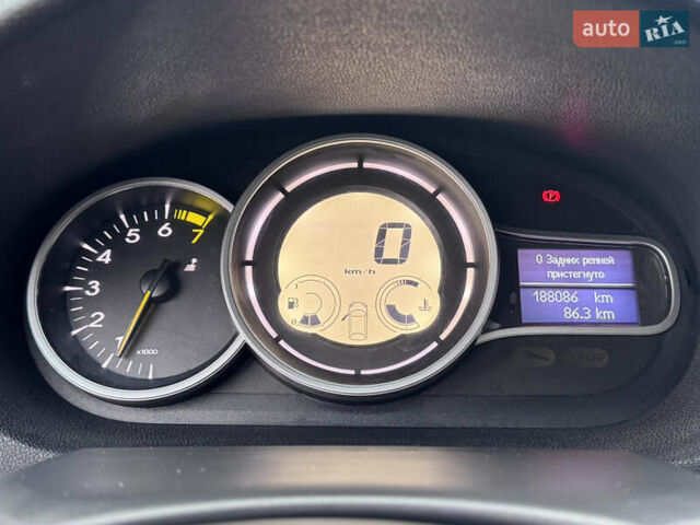 Красный Рено Меган, объемом двигателя 1.6 л и пробегом 188 тыс. км за 6999 $, фото 16 на Automoto.ua