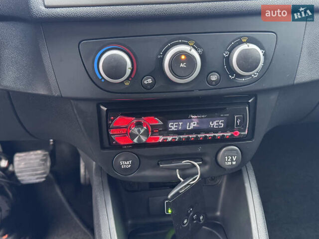 Красный Рено Меган, объемом двигателя 1.6 л и пробегом 188 тыс. км за 6999 $, фото 17 на Automoto.ua