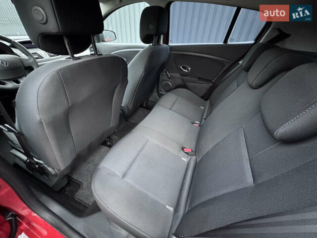 Красный Рено Меган, объемом двигателя 1.6 л и пробегом 188 тыс. км за 6999 $, фото 22 на Automoto.ua