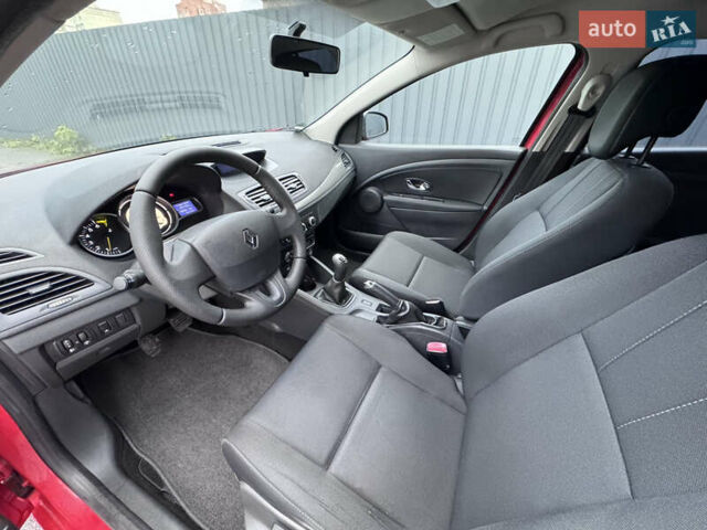 Красный Рено Меган, объемом двигателя 1.6 л и пробегом 188 тыс. км за 6999 $, фото 15 на Automoto.ua