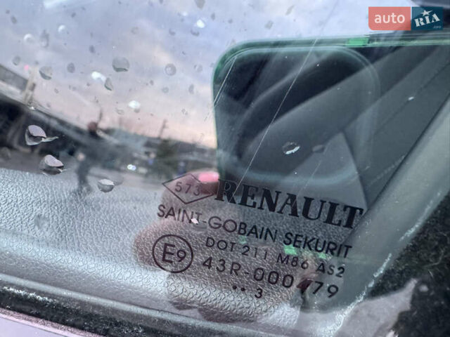 Красный Рено Меган, объемом двигателя 1.6 л и пробегом 188 тыс. км за 6999 $, фото 27 на Automoto.ua