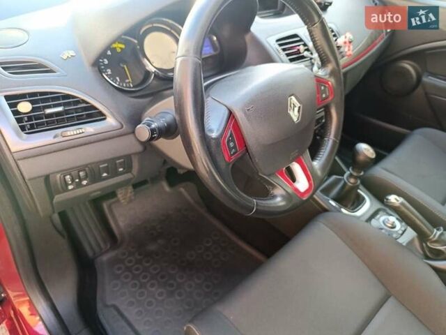 Красный Рено Меган, объемом двигателя 1.5 л и пробегом 202 тыс. км за 7950 $, фото 2 на Automoto.ua