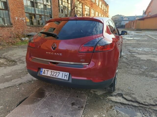 Красный Рено Меган, объемом двигателя 1.5 л и пробегом 202 тыс. км за 7950 $, фото 2 на Automoto.ua
