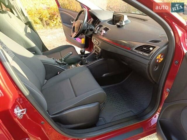 Красный Рено Меган, объемом двигателя 1.5 л и пробегом 202 тыс. км за 7950 $, фото 3 на Automoto.ua