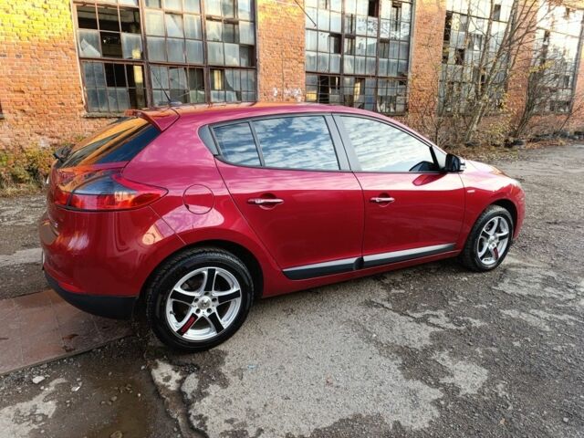 Красный Рено Меган, объемом двигателя 1.5 л и пробегом 202 тыс. км за 7950 $, фото 7 на Automoto.ua