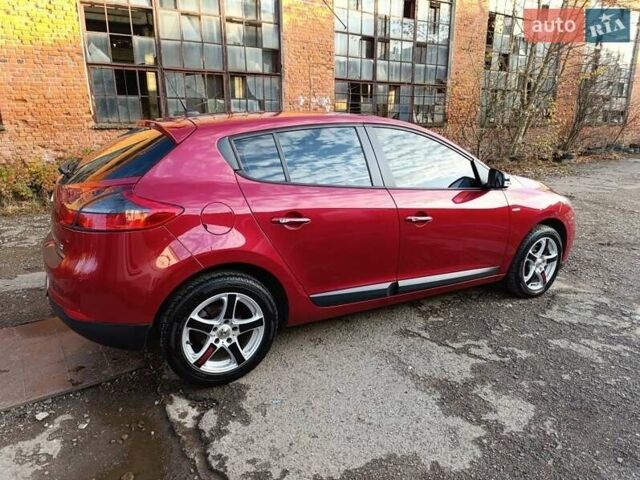 Красный Рено Меган, объемом двигателя 1.5 л и пробегом 202 тыс. км за 7950 $, фото 6 на Automoto.ua