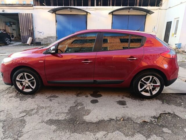 Красный Рено Меган, объемом двигателя 1.5 л и пробегом 202 тыс. км за 7950 $, фото 8 на Automoto.ua