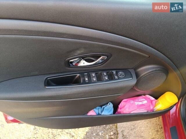 Красный Рено Меган, объемом двигателя 1.5 л и пробегом 202 тыс. км за 7950 $, фото 13 на Automoto.ua