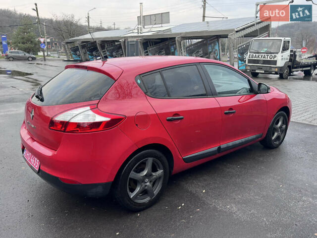 Красный Рено Меган, объемом двигателя 1.6 л и пробегом 188 тыс. км за 6999 $, фото 10 на Automoto.ua