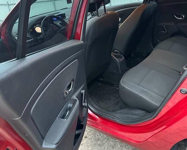 Червоний Рено Меган, об'ємом двигуна 1.5 л та пробігом 186 тис. км за 8800 $, фото 13 на Automoto.ua