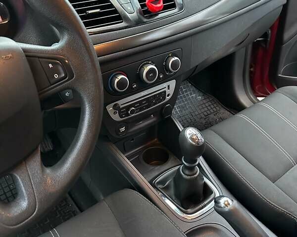 Червоний Рено Меган, об'ємом двигуна 1.5 л та пробігом 186 тис. км за 8800 $, фото 16 на Automoto.ua