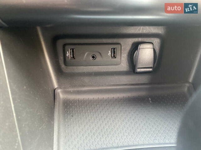 Красный Рено Меган, объемом двигателя 1.4 л и пробегом 150 тыс. км за 13700 $, фото 18 на Automoto.ua