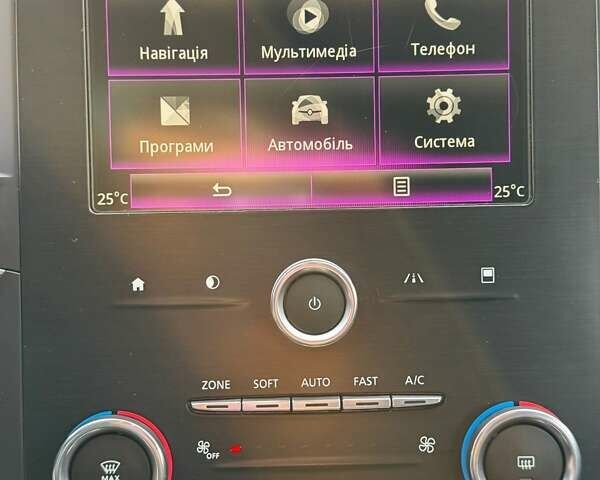 Красный Рено Меган, объемом двигателя 1.3 л и пробегом 158 тыс. км за 14800 $, фото 16 на Automoto.ua