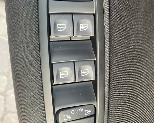 Червоний Рено Меган, об'ємом двигуна 1.3 л та пробігом 150 тис. км за 14200 $, фото 13 на Automoto.ua