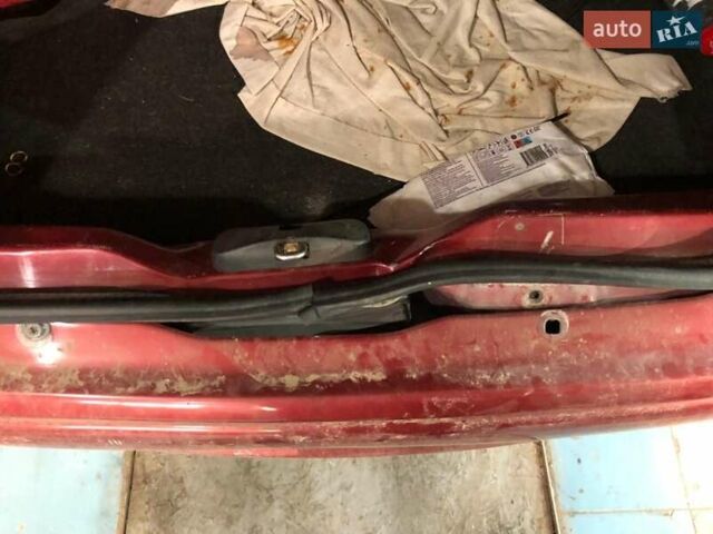 Красный Рено Меган, объемом двигателя 1.6 л и пробегом 116 тыс. км за 1700 $, фото 6 на Automoto.ua