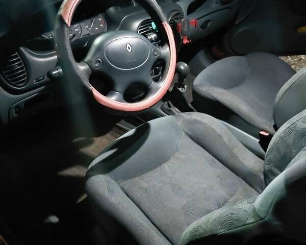 Красный Рено Меган, объемом двигателя 1.6 л и пробегом 116 тыс. км за 1700 $, фото 12 на Automoto.ua