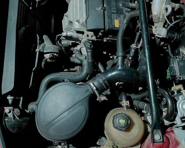 Красный Рено Меган, объемом двигателя 1.6 л и пробегом 116 тыс. км за 1700 $, фото 14 на Automoto.ua