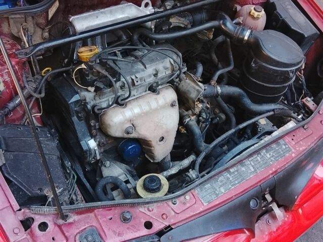 Красный Рено Меган, объемом двигателя 1.6 л и пробегом 250 тыс. км за 1750 $, фото 6 на Automoto.ua