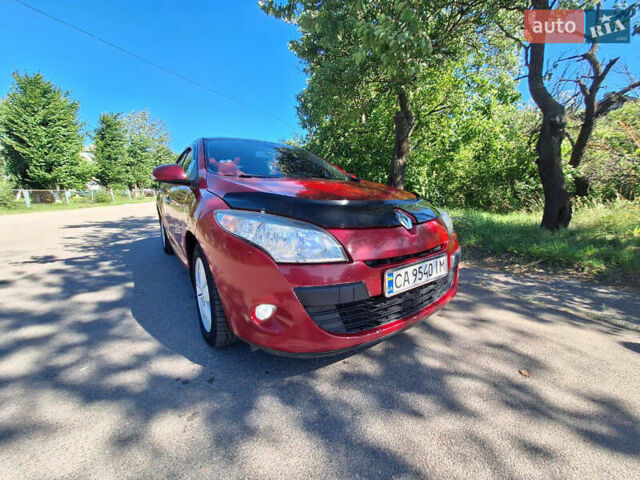 Красный Рено Меган, объемом двигателя 2 л и пробегом 170 тыс. км за 5800 $, фото 1 на Automoto.ua