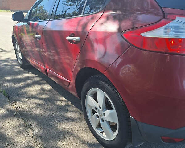 Красный Рено Меган, объемом двигателя 2 л и пробегом 170 тыс. км за 5800 $, фото 3 на Automoto.ua