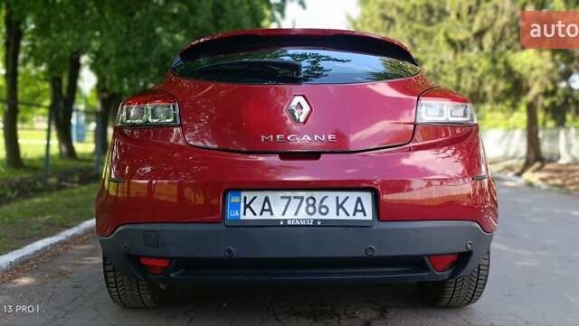 Красный Рено Меган, объемом двигателя 2 л и пробегом 240 тыс. км за 6750 $, фото 1 на Automoto.ua