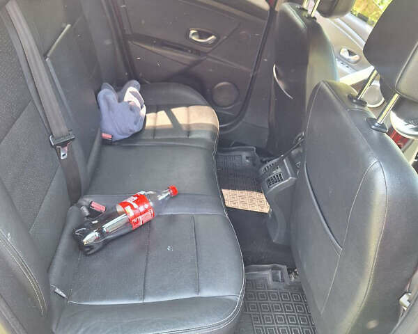 Красный Рено Меган, объемом двигателя 2 л и пробегом 170 тыс. км за 5800 $, фото 15 на Automoto.ua