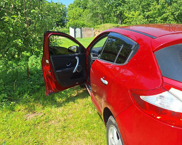 Красный Рено Меган, объемом двигателя 2 л и пробегом 170 тыс. км за 5800 $, фото 9 на Automoto.ua